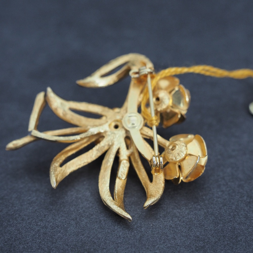 Coro Rose Brooch Pin Gold Tone Pearl Flower Bouquet Ribbon Bow Textured Vintage - Picture 12 of 13